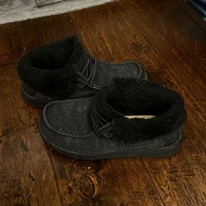 Girls size 13 Hey Dude